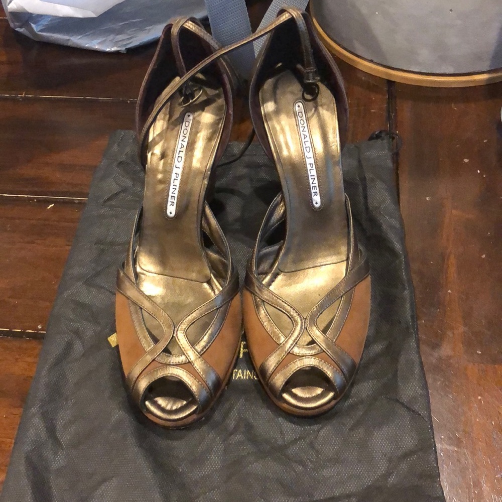 Donald J Pliner Wedges